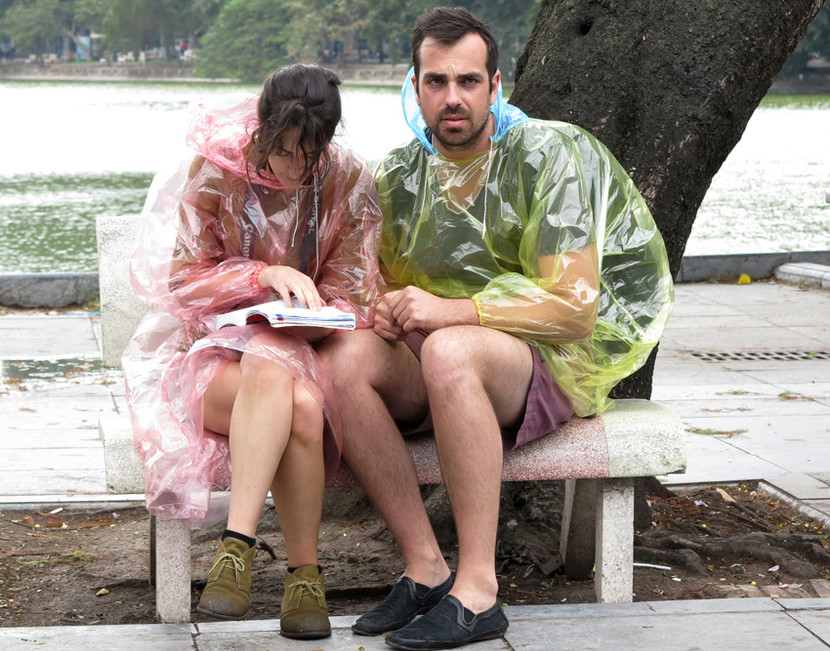 Người Hà Nội co ro trong gió rét mùa đông ảnh 3