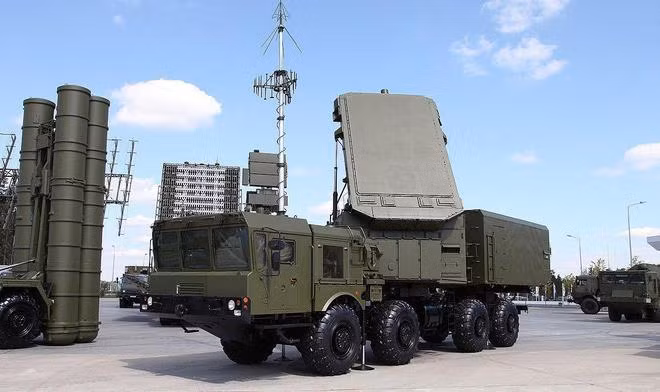 Israel đã công khai cho biết, họ phải báo trước các mục tiêu tấn công tại Syria cho Nga, đổi lại Nga "bỏ qua" mục tiêu là các chiến đấu cơ Do Thái dù họ đang có mạng lưới phòng không cực mạnh tại đây.