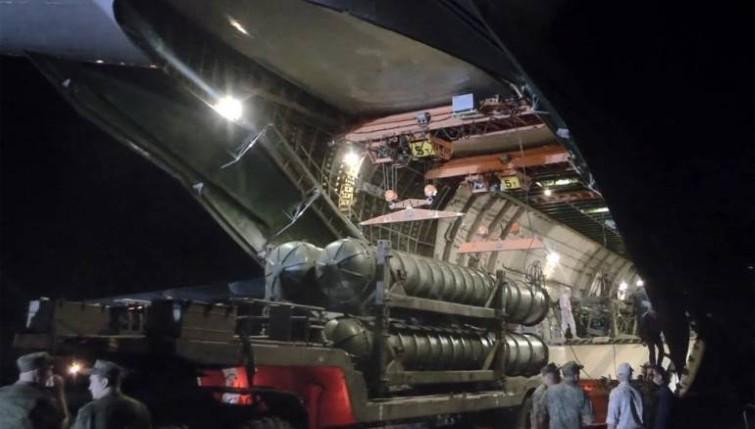 Tuy nhiên kể từ khi chuyển giao cho tới nay đã gần 3 năm, không hiểu vì lý do gì lính tên lửa Syria vẫn chưa làm chủ được hệ thống S-300 để đánh chặn các cuộc tập kích từ phía Israel?