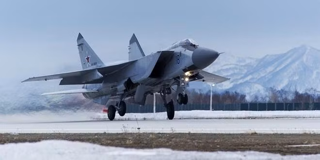 Vào năm 2007, Syria và Nga đã đạt được thỏa thuận trong thương vụ mua bán 8 máy bay đánh chặn tiên tiến MiG-31 Foxhound với tổng trị giá khoảng trên 500 triệu USD.