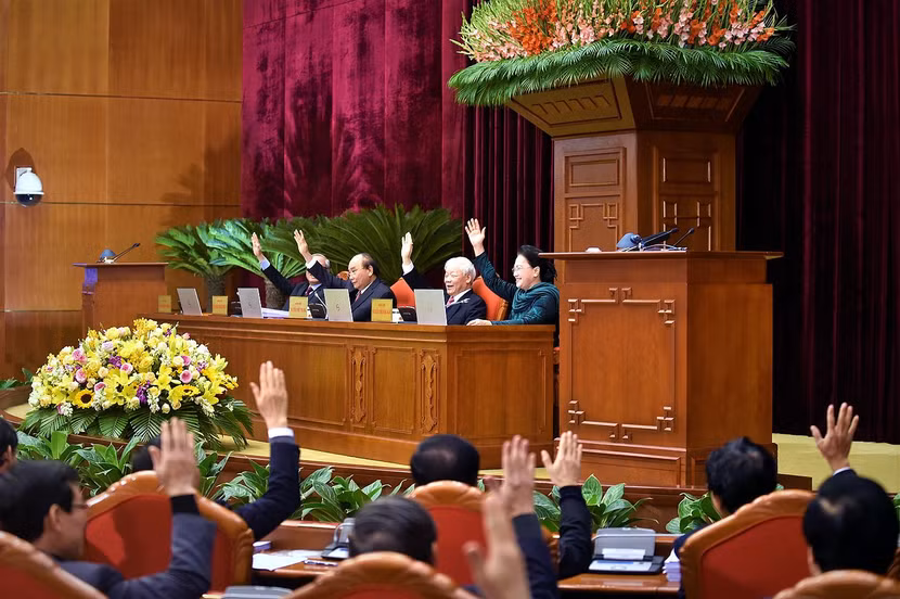 Ban Chấp hành Trung ương đã thảo luận dân chủ, kỹ lưỡng, bỏ phiếu biểu quyết với sự nhất trí rất cao nhân sự tham gia Bộ Chính trị, Ban Bí thư khoá XIII. Ảnh VGP/ Nhật Bắc