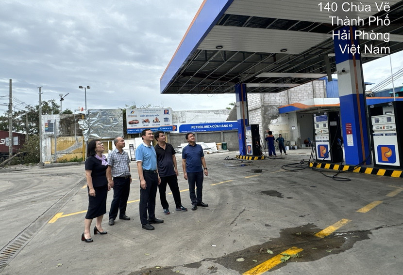 Tổng Giám đốc Petrolimex Đào Nam Hải đánh giá thiệt hại CHXD tại thành phố Hải Phòng Tổng Giám đốc Petrolimex Đào Nam Hải đánh giá thiệt hại CHXD tại thành phố Hải Phòng