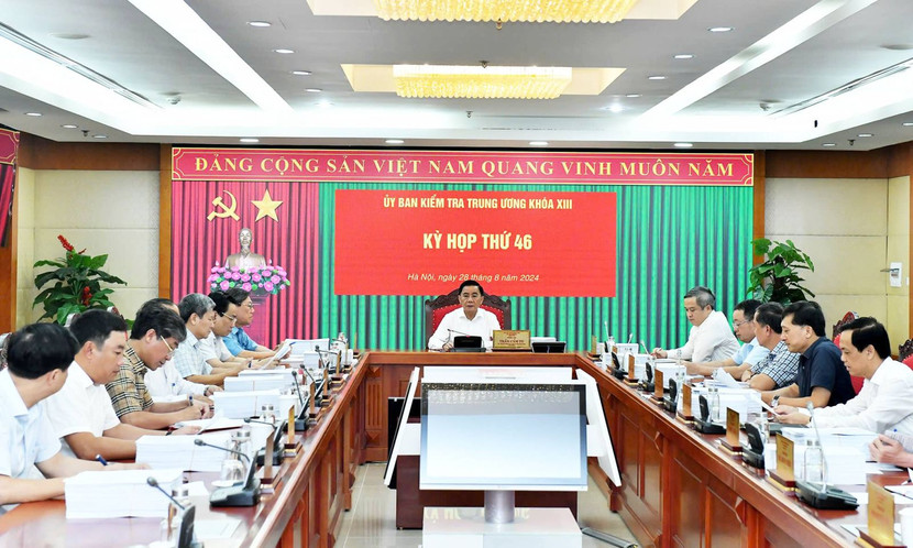 Đồng chí Trần Cẩm Tú, Ủy viên Bộ Chính trị, Bí thư Trung ương Đảng, Chủ nhiệm Ủy ban Kiểm tra Trung ương chủ trì kỳ họp Đồng chí Trần Cẩm Tú, Ủy viên Bộ Chính trị, Bí thư Trung ương Đảng, Chủ nhiệm Ủy ban Kiểm tra Trung ương chủ trì kỳ họp