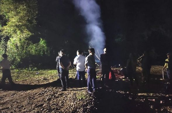 Lực lượng tìm kiếm tung tích hai cháu bé dọc sông Lam