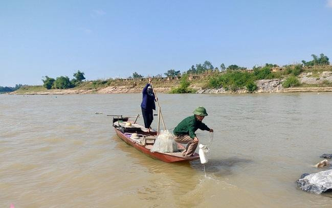 Hai vợ chồng ông Nam đã cứu sống 4 người đuối nước (ảnh: NP)