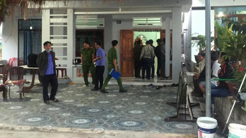 Cơ quan chức năng khám nghiệm hiện trường Cơ quan chức năng khám nghiệm hiện trường