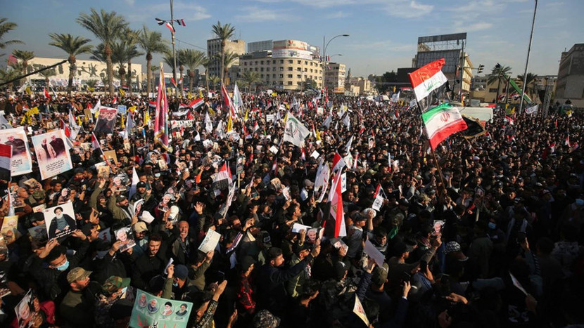 Hàng dài người Iraq biểu tình tại trung tâm thủ đô Baghdad hôm 3-1. Ảnh: AFP