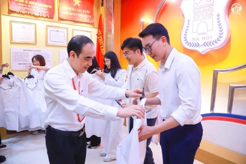Món quà đặc biệt gửi tới sinh viên trường Đại học Y Hà Nội nhân ngày Thầy thuốc Việt Nam