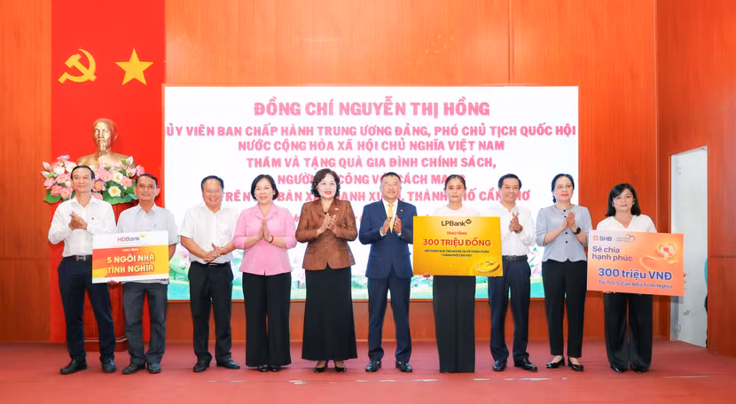 anh-2-lpbank-quy-den-on-dap-nghia-2.jpg