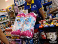 Cận cảnh những chiếc bỉm giả như thật