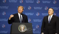 Toàn cảnh Tổng thống Mỹ Donald Trump rời cuộc họp thượng đỉnh, lên máy bay về nước