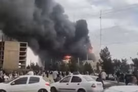 Video: Cháy kinh hoàng trung tâm mua sắm ở Iran, ít nhất 8 người chết
