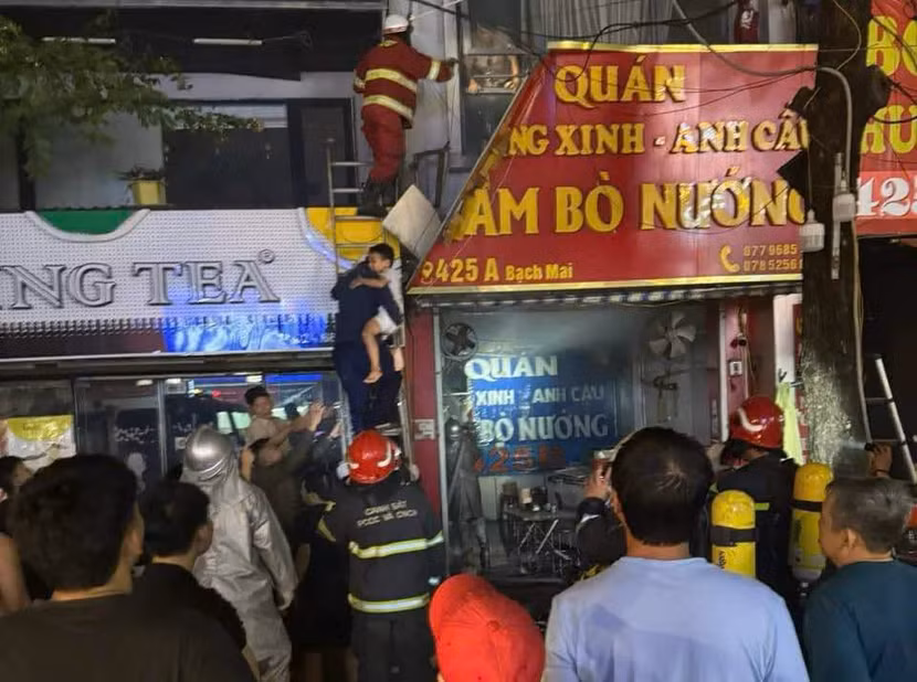 Cảnh sát PCCC và CNCH kịp thời cứu nạn 3 người bị mắc kẹt trong đám cháy