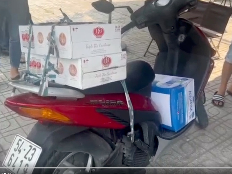 Cảnh sát phát hiện và bắt quả tang Cần đang vận chuyển số lượng lớn ma tuý trên xe máy