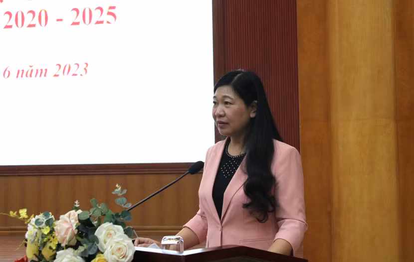 Chủ tịch Ủy ban MTTQ Việt Nam TP Hà Nội Nguyễn Lan Hương phát biểu chỉ đạo tại hội nghị