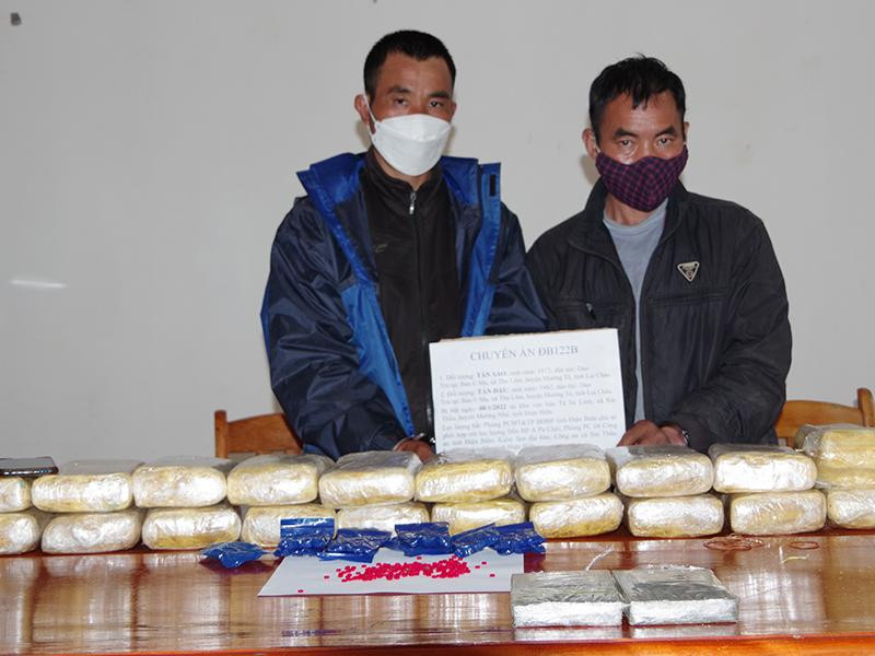 Hai đối tượng Tẩn Sảo và Tẩn Đậu cùng tang vật vụ án Hai đối tượng Tẩn Sảo và Tẩn Đậu cùng tang vật vụ án