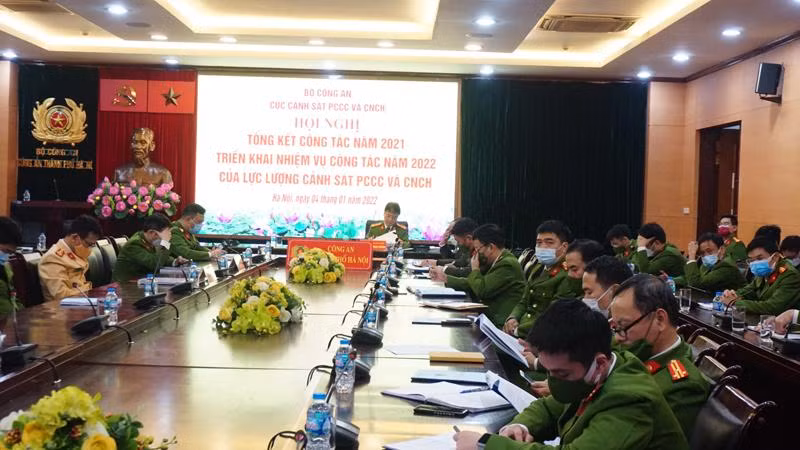Đại tá Trần Ngọc Dương, Phó Giám đốc CATP Hà Nội chủ trì điểm cầu hội nghị trực tuyến tại CATP Hà Nội Đại tá Trần Ngọc Dương, Phó Giám đốc CATP Hà Nội chủ trì điểm cầu hội nghị trực tuyến tại CATP Hà Nội