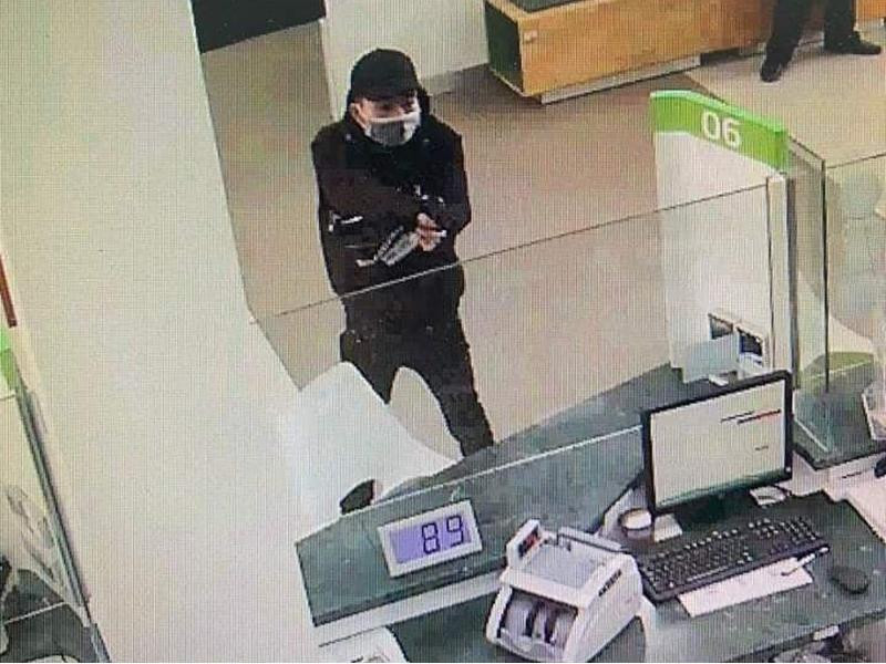 Công an khẩn trương truy bắt đối tượng xông vào uy hiếp bảo vệ và nhân viên ngân hàng tại Hải Phòng Công an khẩn trương truy bắt đối tượng xông vào uy hiếp bảo vệ và nhân viên ngân hàng tại Hải Phòng
