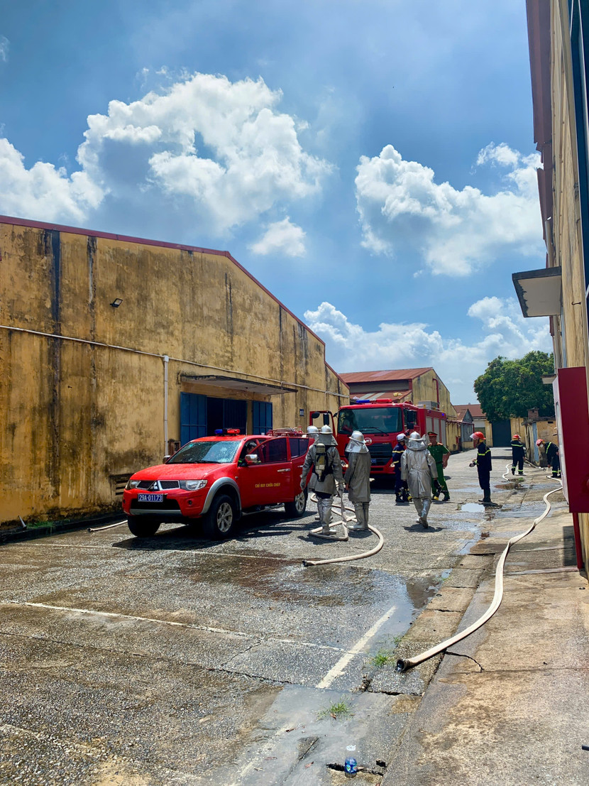 Thực tập phương án chữa cháy, cứu nạn, cứu hộ tại kho K2 - Đại Mỗ, Bộ Công an ảnh 2