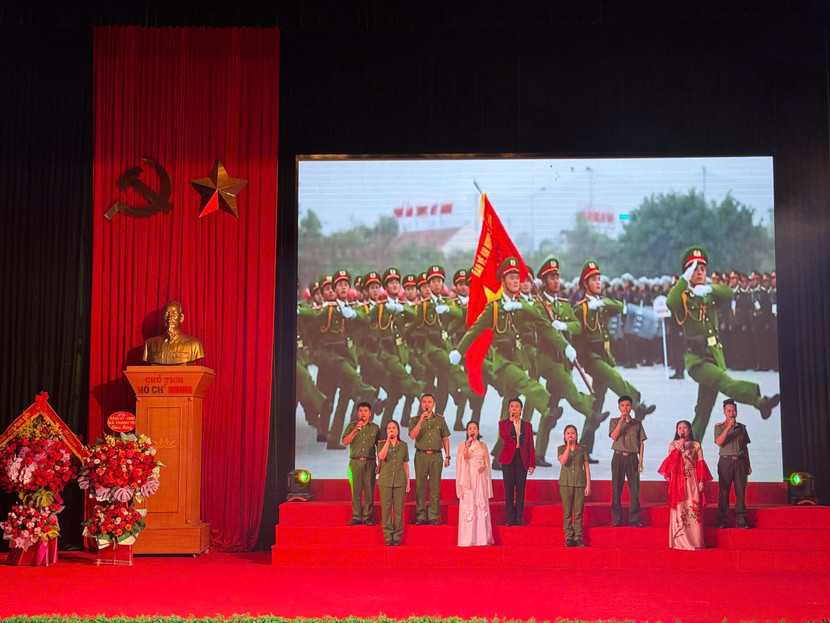 Tiết mục văn nghệ chào mừng Lễ kỷ niệm 80 năm Ngày truyền thống lực lượng CAND Tiết mục văn nghệ chào mừng Lễ kỷ niệm 80 năm Ngày truyền thống lực lượng CAND