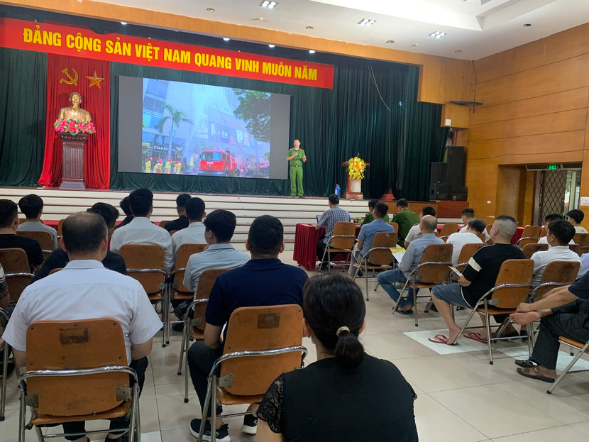 Các học viên tham gia tập huấn trang bị kỹ năng an toàn cháy, nổ Các học viên tham gia tập huấn trang bị kỹ năng an toàn cháy, nổ