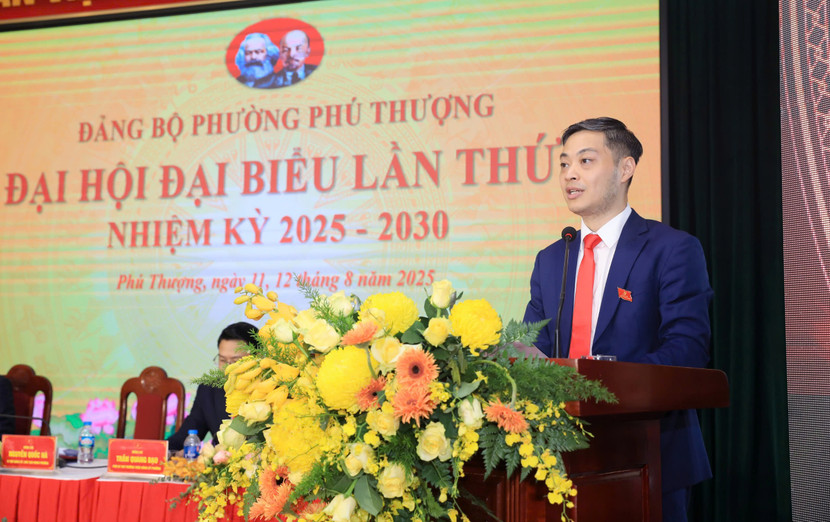 Bí thư Đảng ủy, Chủ tịch HĐND phường Phú Thượng Nguyễn Quốc Hà phát biểu tại Đại hội