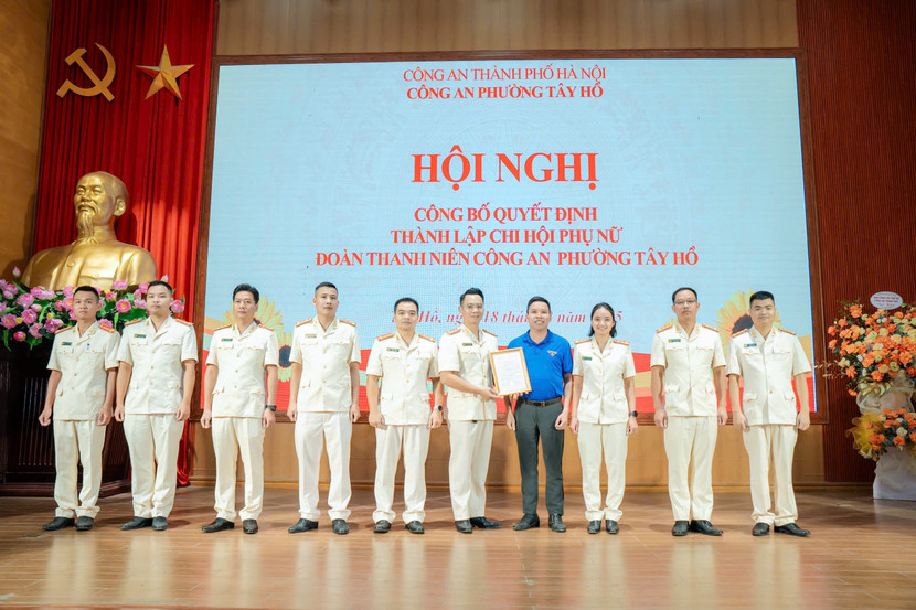 Công an phường Tây Hồ, Hà Nội đã tổ chức hội nghị và trao quyết định về thành lập Đoàn Thanh niên công an phường