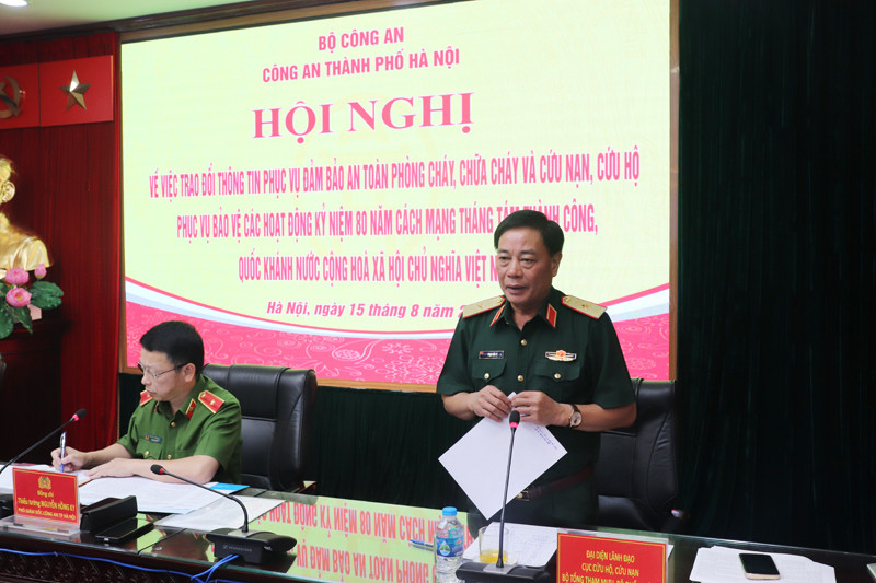 Thiếu tướng Phạm Văn Tỵ phát biểu tại hội nghị