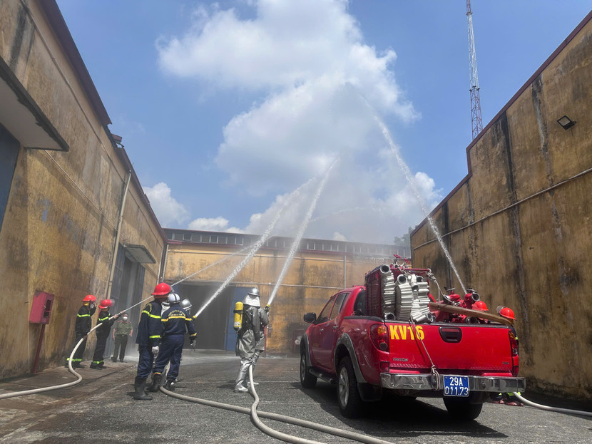 Các lực lượng diễn tập phương án tại kho K2 - Đại Mỗ, Bộ Công an