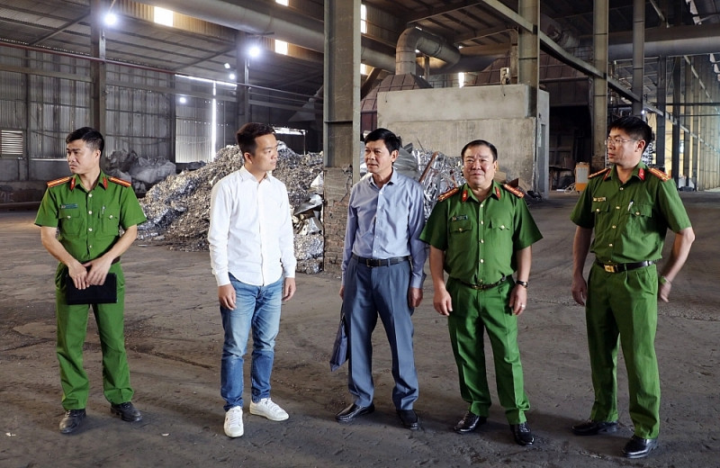 Đoàn kiểm tra liên ngành do Đại tá Phạm Văn Lương, Phó Giám đốc Công an tỉnh Bắc Ninh làm trưởng đoàn đã kiểm tra toàn diện Cụm công nghiệp làng nghề Mẫn Xá, xã Văn Môn, huyện Yên Phong