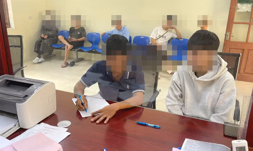 CSGT lập hồ sơ xử lý phụ huynh giao xe mô tô cho người chưa đủ tuổi điều khiển CSGT lập hồ sơ xử lý phụ huynh giao xe mô tô cho người chưa đủ tuổi điều khiển