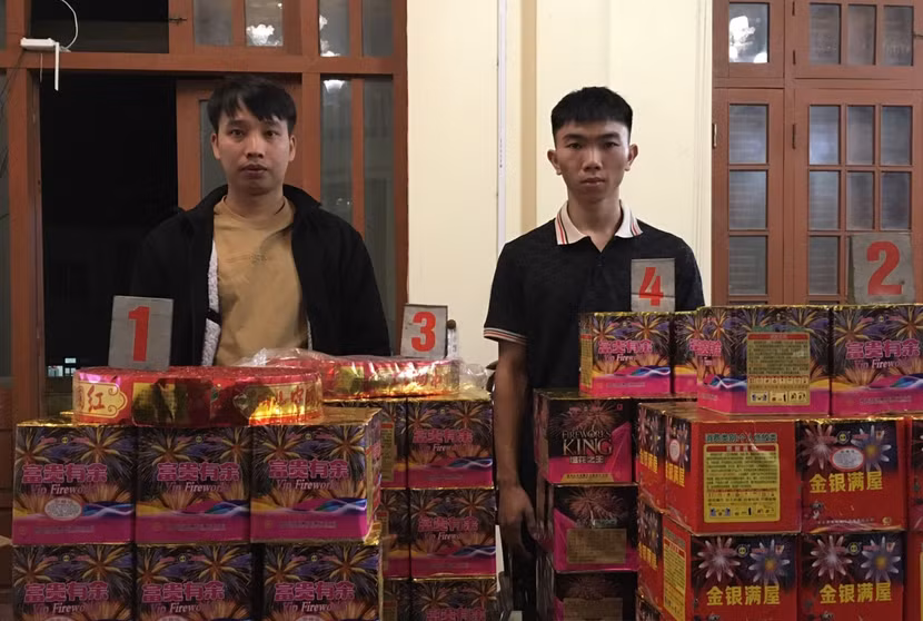 Hai đối tượng và tang vật bị thu giữ