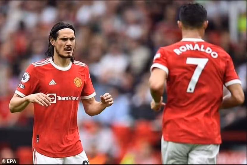 Cavani phải mài đũng quần trên băng ghế dự bị vì sự trở lại của Ronaldo Cavani phải mài đũng quần trên băng ghế dự bị vì sự trở lại của Ronaldo