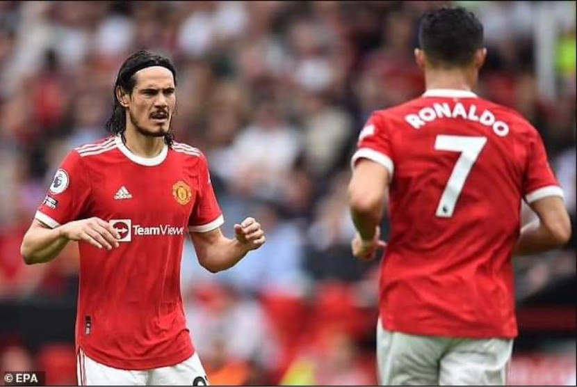 Cavani phải mài đũng quần trên băng ghế dự bị vì sự trở lại của Ronaldo