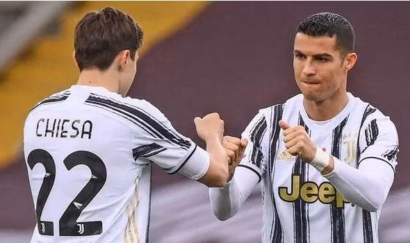 Ronaldo thúc giục M.U chi tiền để đưa Chiesa về Old Trafford Ronaldo thúc giục M.U chi tiền để đưa Chiesa về Old Trafford