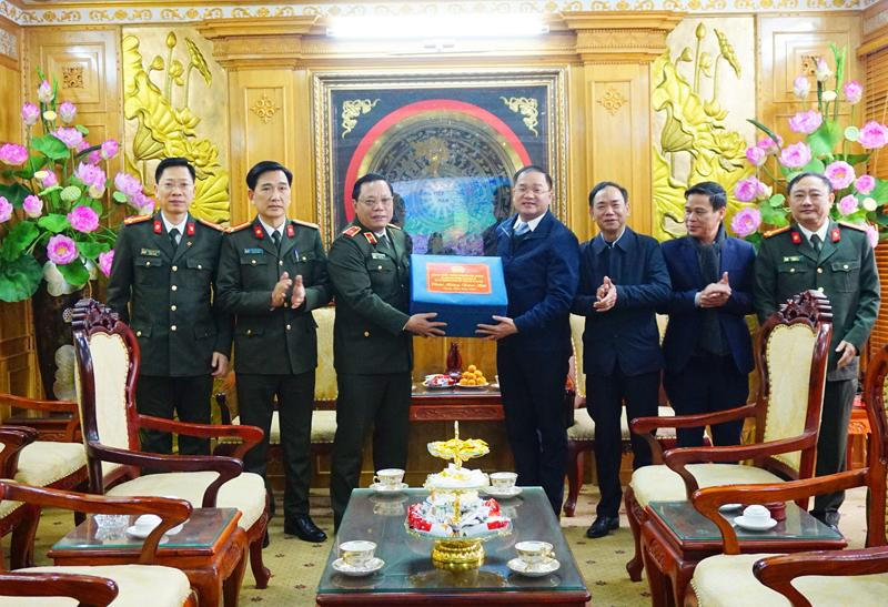 Thiếu tướng Nguyễn Hải Trung, Ủy viên Ban thường vụ Thành ủy, Bí thư Đảng ủy, Giám đốc CATP thăm, chúc Tết cán bộ lãnh đạo Huyện ủy Mỹ Đức Thiếu tướng Nguyễn Hải Trung, Ủy viên Ban thường vụ Thành ủy, Bí thư Đảng ủy, Giám đốc CATP thăm, chúc Tết cán bộ lãnh đạo Huyện ủy Mỹ Đức