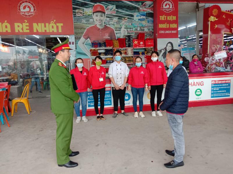 Đoàn công tác kiểm tra cong tác ứng trực PCCC tại siêu thị Lan Chi