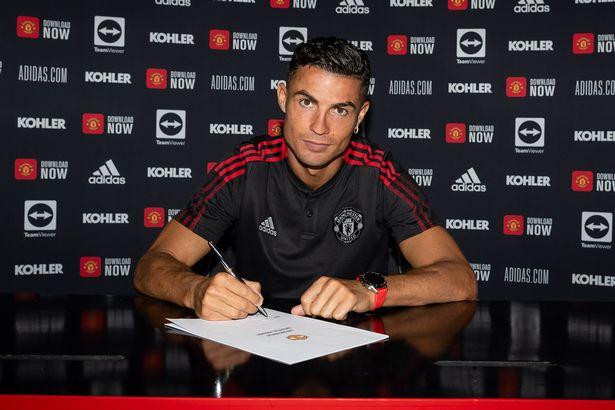 Ronaldo trở lại thi đấu cho Manchester United hồi mùa hè Ronaldo trở lại thi đấu cho Manchester United hồi mùa hè
