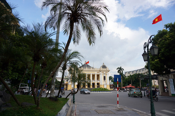 Hàng nghìn người xếp hàng vào Lăng viếng Bác trong ngày Quốc khánh 2-9 ảnh 6