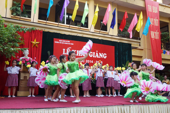 “Những bông hoa nhỏ” háo hức ngày khai trường ảnh 4