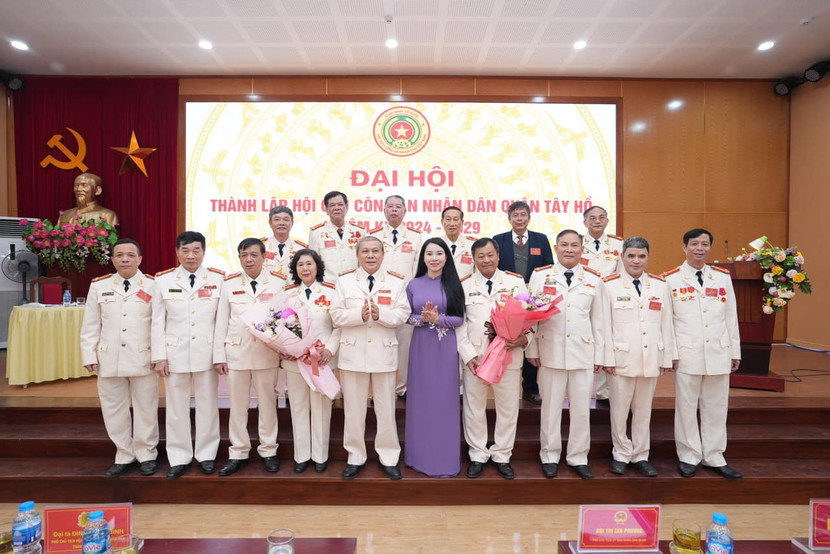 Ra mắt Ban Chấp hành Hội cựu Công an nhân dân quận Tây Hồ Ra mắt Ban Chấp hành Hội cựu Công an nhân dân quận Tây Hồ