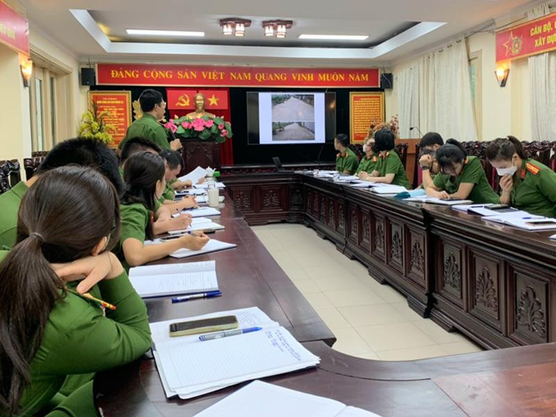 CBCS trẻ tập trung lắng nghe, trao đổi kinh nghiệm tại buổi tọa đàm