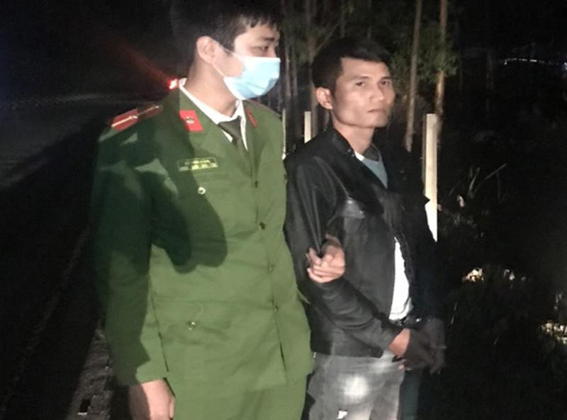 Cơ quan Công an dẫn giải đối tượng Tài dựng hiện trường vụ việc