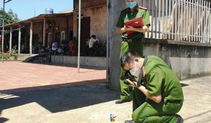 Cơ quan Công an khám nghiệm hiện trường để điều tra, xử lý đối tượng Cơ quan Công an khám nghiệm hiện trường để điều tra, xử lý đối tượng