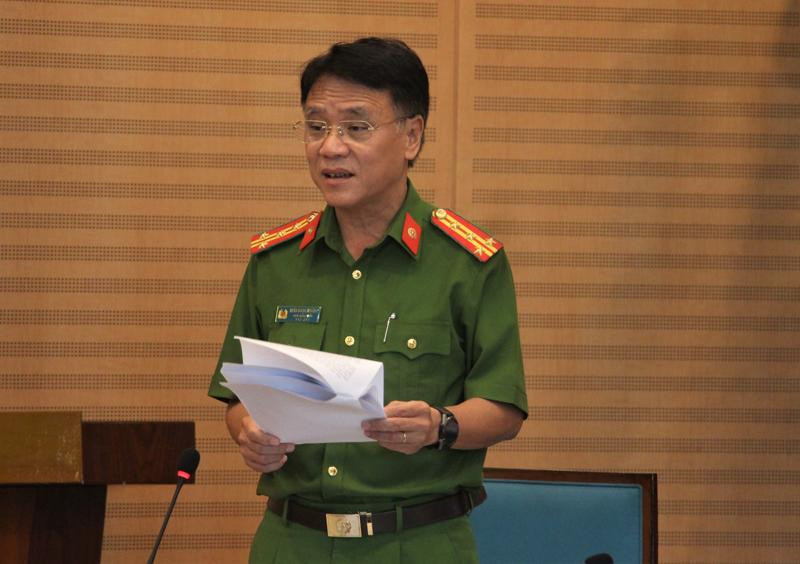 Đại tá Trần Ngọc Dương báo cáo tại buổi làm việc Đại tá Trần Ngọc Dương báo cáo tại buổi làm việc