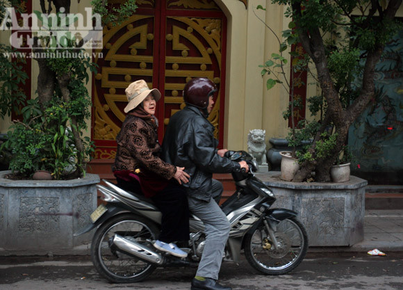 Lắng đọng Hà Nội trong sớm mồng 1 Tết ảnh 12 Lắng đọng Hà Nội trong sớm mồng 1 Tết ảnh 12