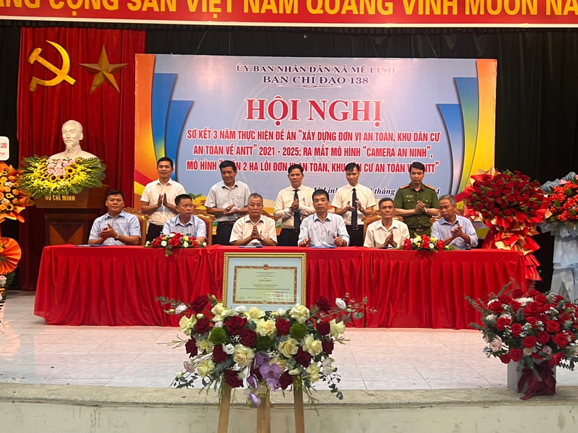 Các đơn vị ký cam kết thực hiện mô hình "Camera an ninh phòng chống tội phạm" và mô hình "Thôn 2 Hạ Lôi an toàn về an ninh trật tự" Các đơn vị ký cam kết thực hiện mô hình "Camera an ninh phòng chống tội phạm" và mô hình "Thôn 2 Hạ Lôi an toàn về an ninh trật tự"