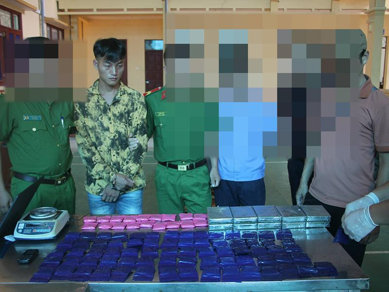 Đối tượng Lầu A Co và tang vật vụ án