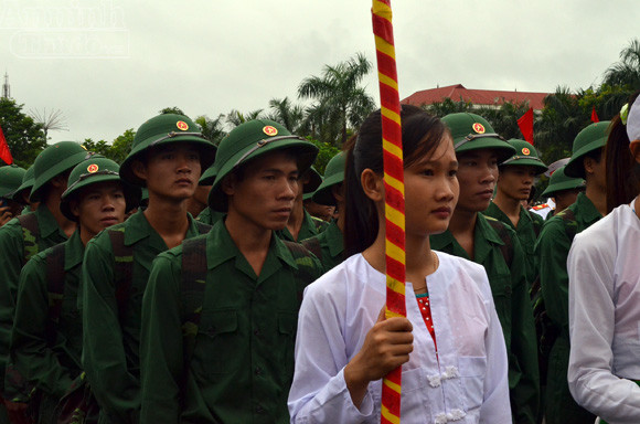 Ngày tòng quân chộn rộn cửa ngõ Tây Bắc ảnh 3