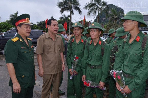 Ngày tòng quân chộn rộn cửa ngõ Tây Bắc ảnh 7 Ngày tòng quân chộn rộn cửa ngõ Tây Bắc ảnh 7